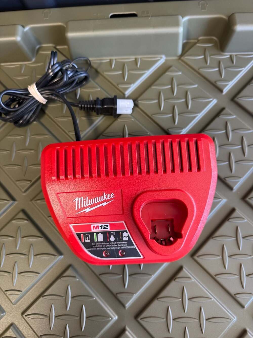 NEE Milwaukee M12 Lithium-Ion Battery Charger 48-59-2401